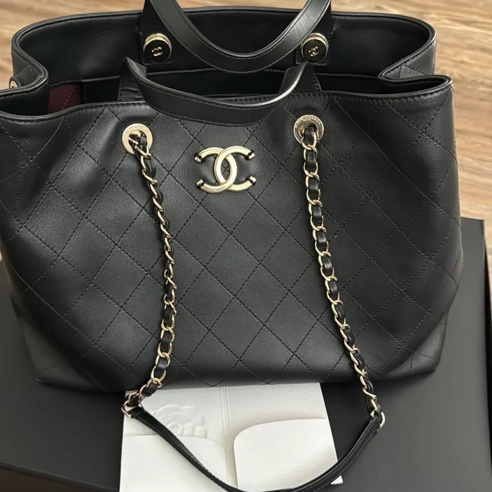 Authentic Black Calfskin Quilted Leather Shopping Bag - Picture 1 of 16
